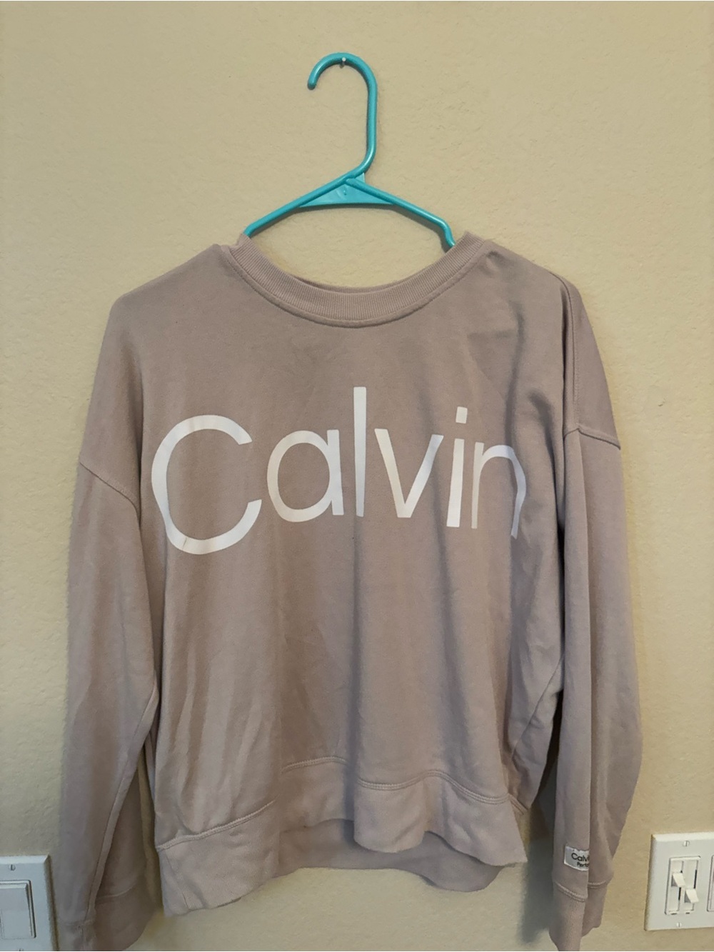 Women’s size Medium Calvin Klein Performance Crewneck Sweatshirt in Light Mauve